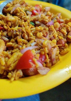 A picture of Bhelpuri chat.