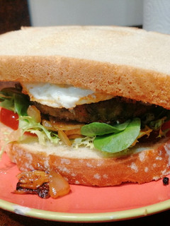 Una foto de Hamburguesa vegetariana al roquefort
