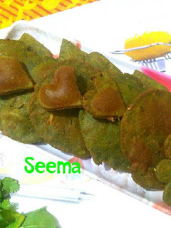 पालक की कचोरी (PALAK ki Kachori recipe in hindi) रेसिपी मुख्य फोटो
