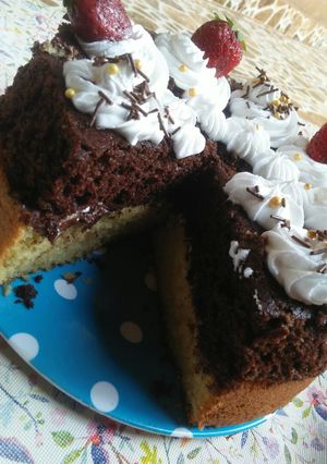 A picture of Vanilla and chocolate cake.