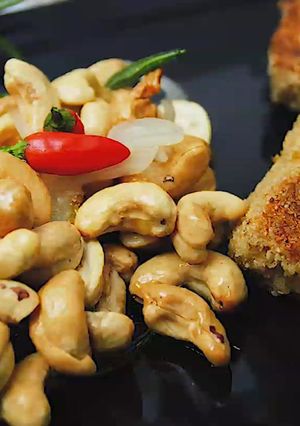 Ropogós tofu rozmaringos pirított kesudióval recept fotója