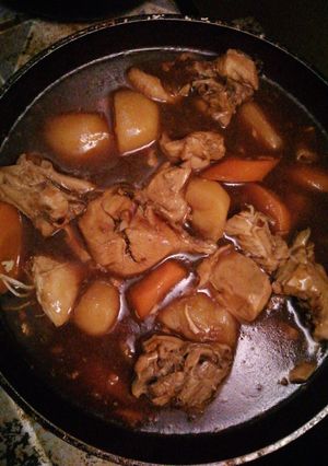 A picture of Chicken in brown sauce.
