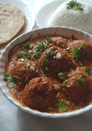 A picture of Gulab Jamun ki sabzi. Gulab jamun kofta.