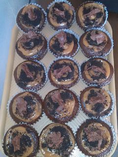 Una foto de Cupcakes de chocolate con arequipe