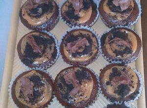 Una foto de Cupcakes de chocolate con arequipe