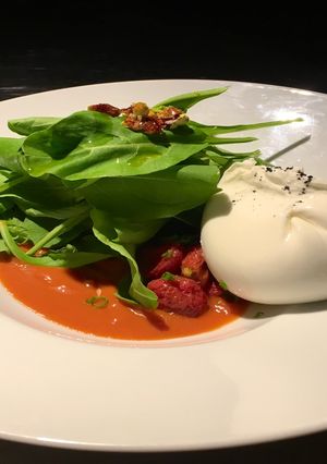 รูปของ Burrata Salad