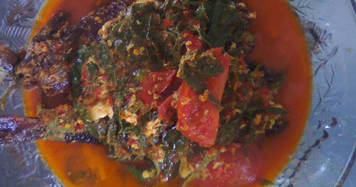 Gulai ikan asap daun ubi pedas