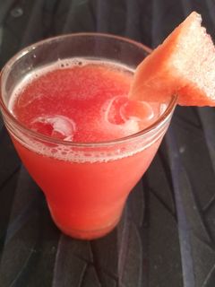 वाटरमेलन जूस (Watermelon Juice recipe in hindi) रेसिपी मुख्य फोटो