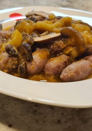 Foto principal de Salteado de salchichas con calabacín y champiñones