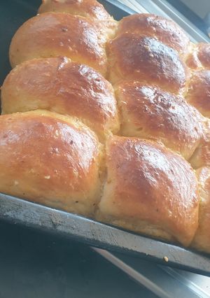 A picture of Garlic buns.