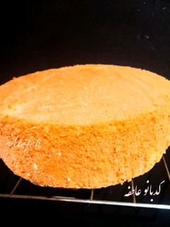 عکسی از دستور کیک اسفنجی بدون فر