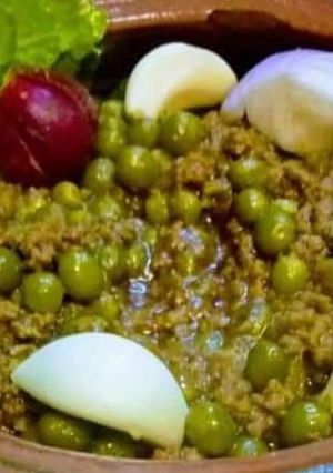 A picture of Matar qeema.