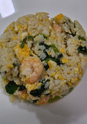 麻油菠菜蝦仁蛋炒飯 的食譜成品照片