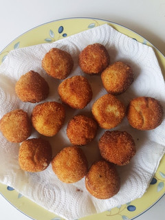 Una foto de Croquetas de queso azul