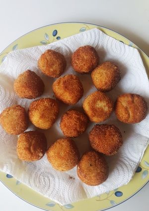 Una foto de Croquetas de queso azul