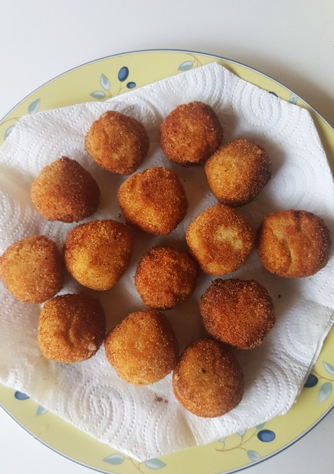 Una foto de Croquetas de queso azul
