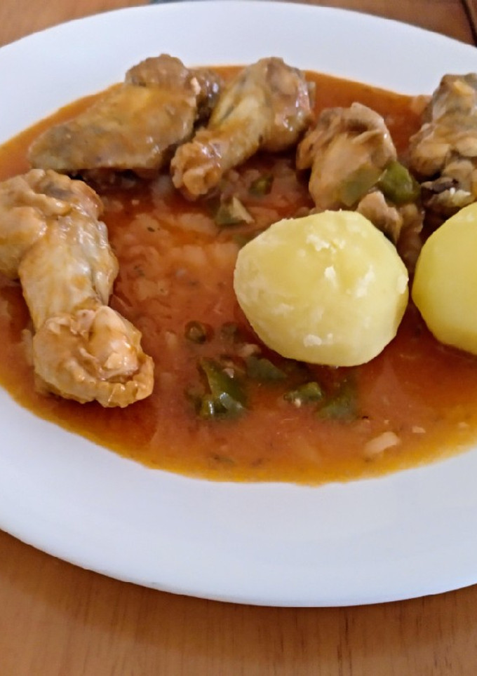 Una foto de Jamoncitos o muslo de pollo en salsa