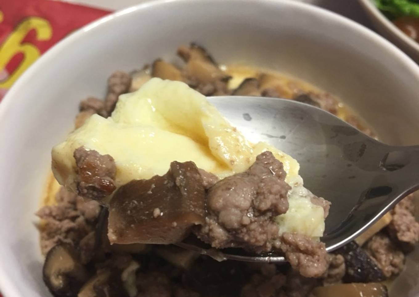Huevo al vapor con carne picada y setas (receta china)