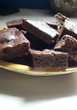 Una foto de Brownies económicos y ricos🌼