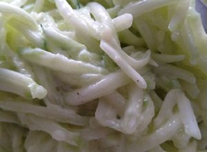 Une photo de Concombre aux épices façon tzatziki