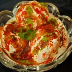 A picture of Dahi bade.