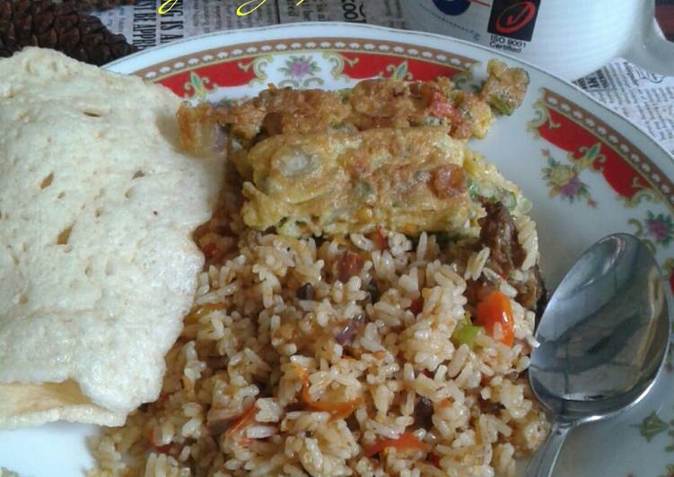 Bagaimana Menyiapkan Nasi Goreng Kari Pedas yang Lezat