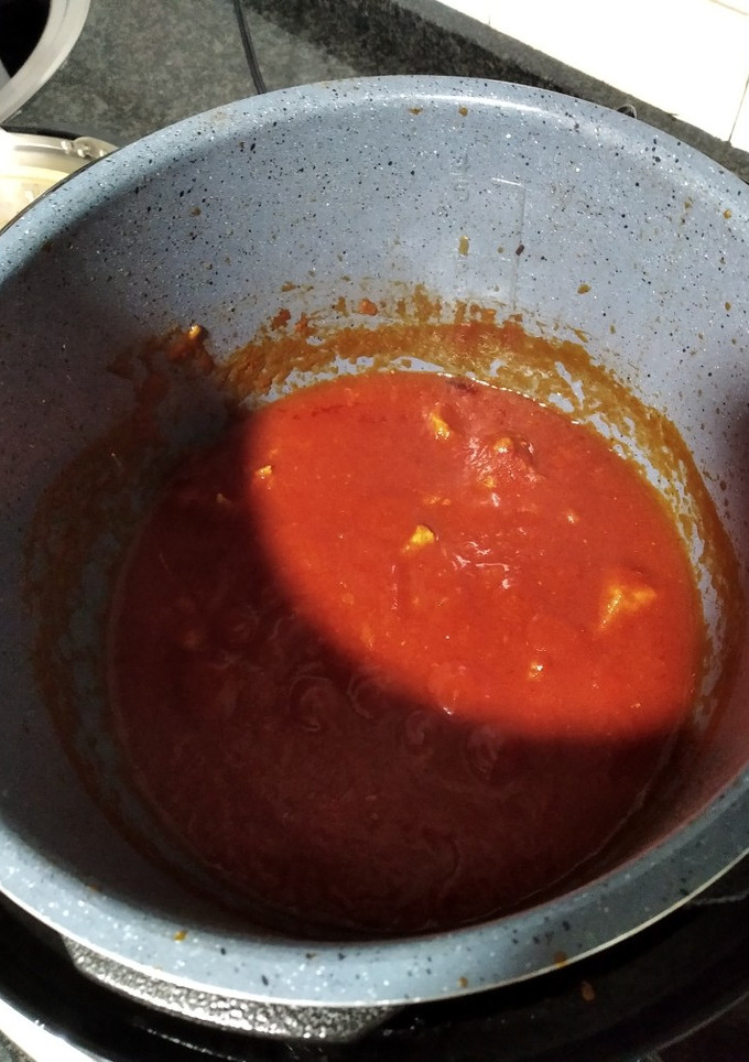 Una foto de Carne con tomate olla gm