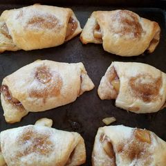 A picture of Apple Pie Crescent Rolls.