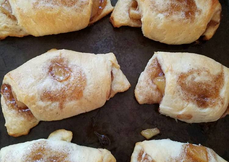 How to Prepare Quick Apple Pie Crescent Rolls