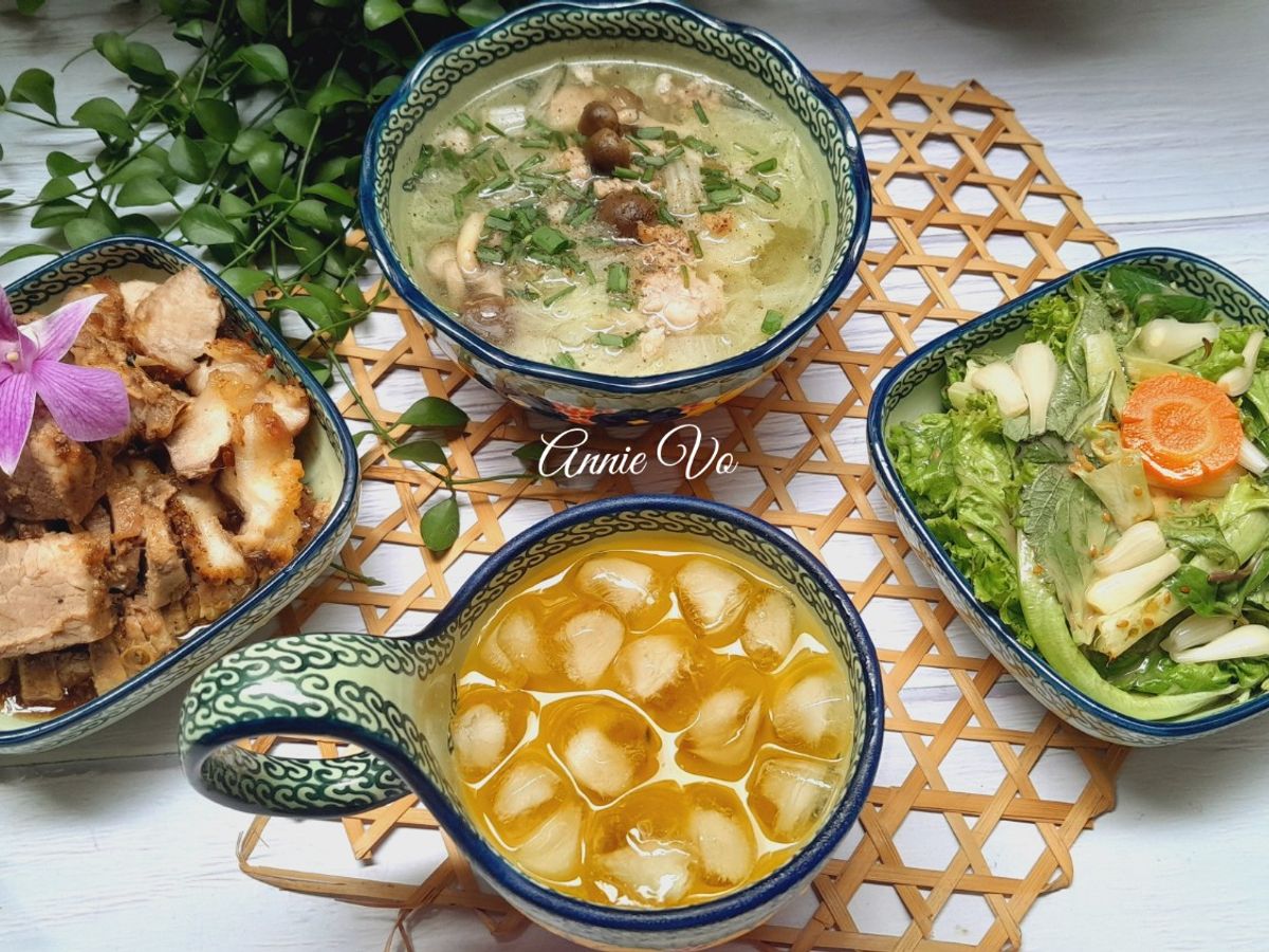 Cơm nhà với nhiều món ăn ngon