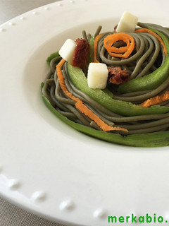 Una foto de Espaguetis de espelta y espirulina