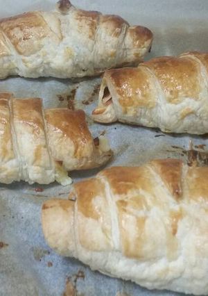 Foto principal de Croasanes de hojaldre con jamón y queso