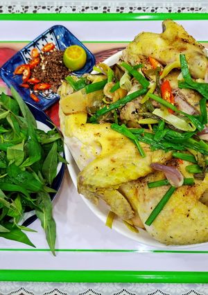 Hình của món Gà Ta Hấp Hành.