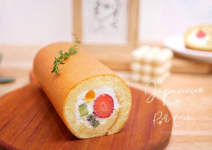 Japanese Fruit Roll Cake / Bolu Gulung Isi Buah