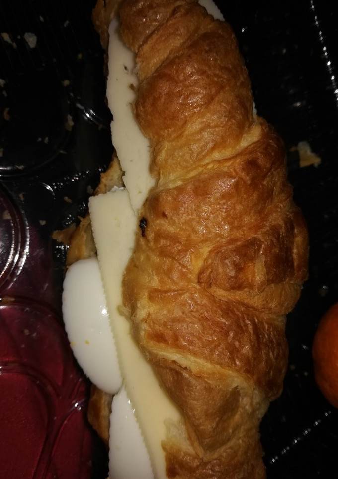 Una foto de Croissant relleno para cenar