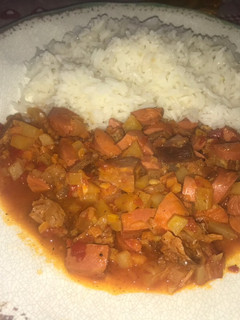 Una foto de Guiso de salchichas con longaniza ahumada