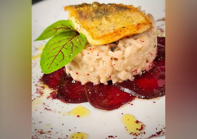 Pilz-Trüffel-Risotto mit gebratenem Zanderfilet und rote Beete Carpaccio