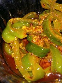 शिमला मिर्च का आचार (Shimla mirch ka achar recipe in hindi) रेसिपी मुख्य फोटो