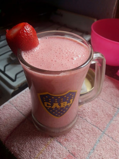 Una foto de Licuado de frutillas 🍓