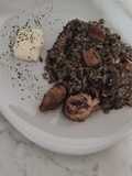 Arroz negro con pulpitos y chipirones