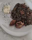 Arroz negro con pulpitos y chipirones