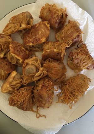 A picture of Sosis roll indomie.