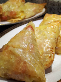 Una foto de Triángulos de verduras con masa filo