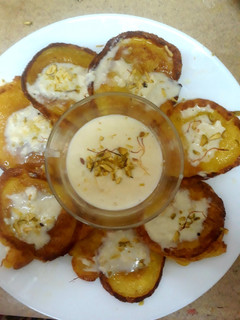 A picture of Malpua with rabdi(sweet pancake with sweet cream)EID MUBARAK 😊.