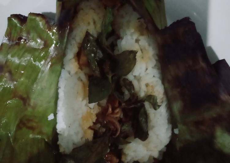 Nasi Bakar Cumi Teri Tempe