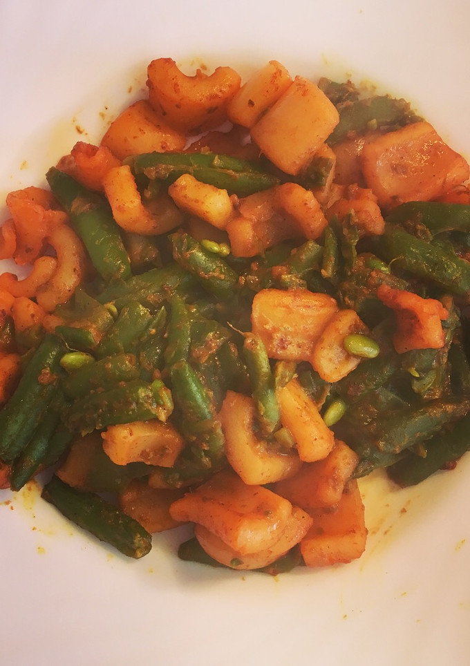Una foto de Calamar al curry con judías verdes