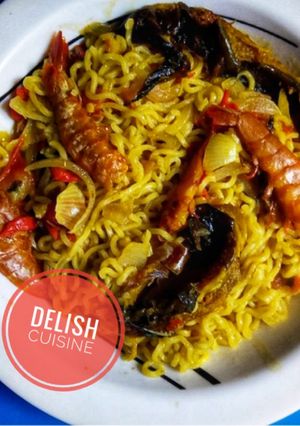 A picture of Noodles and dry fish with prawns.