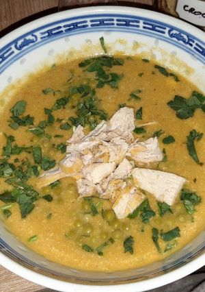 Une photo de Soupe de poulet aux petits pois