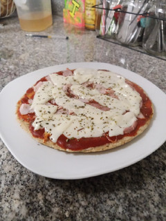 Una foto de Pizza súper fácil y saludable 😋
