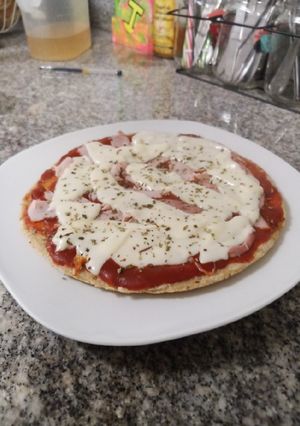Una foto de Pizza súper fácil y saludable 😋